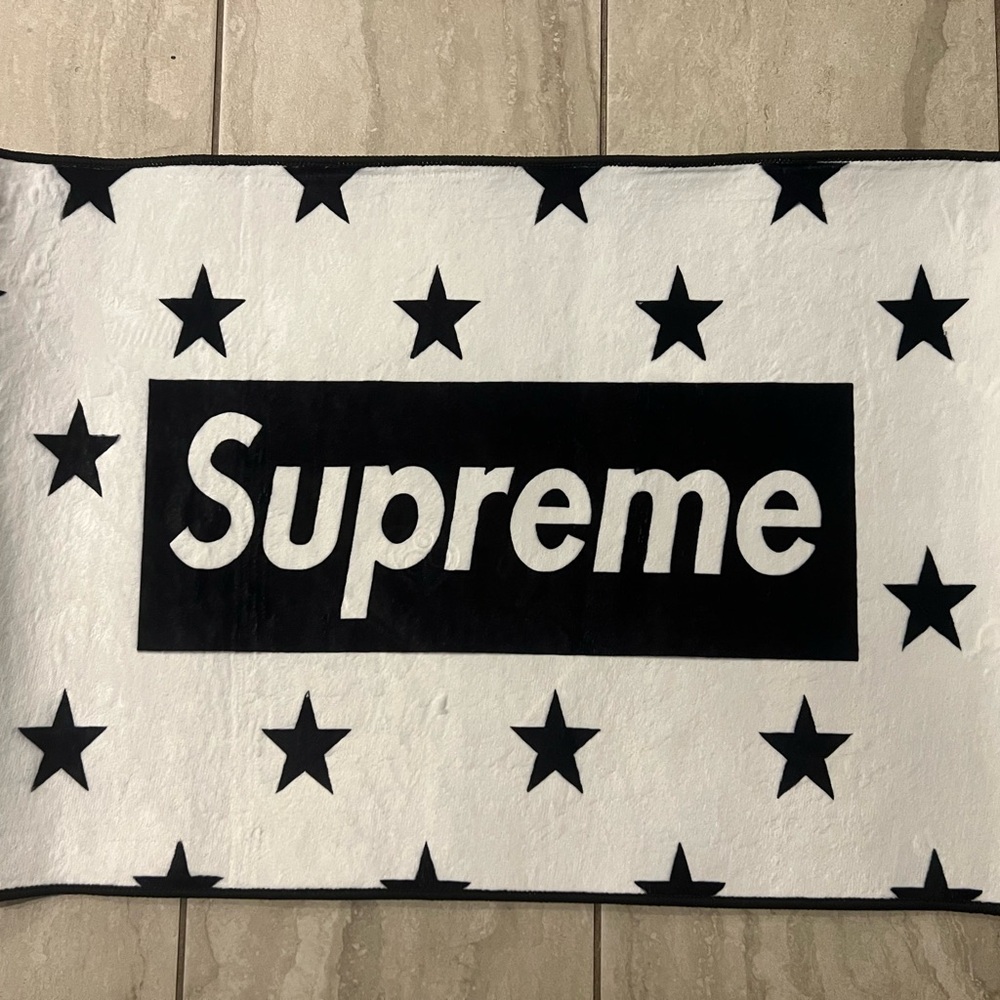 Custom Supreme Star Rug- 31”x22”